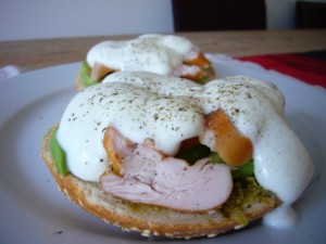 Smoked chicken, avocado and yoghurt bagel